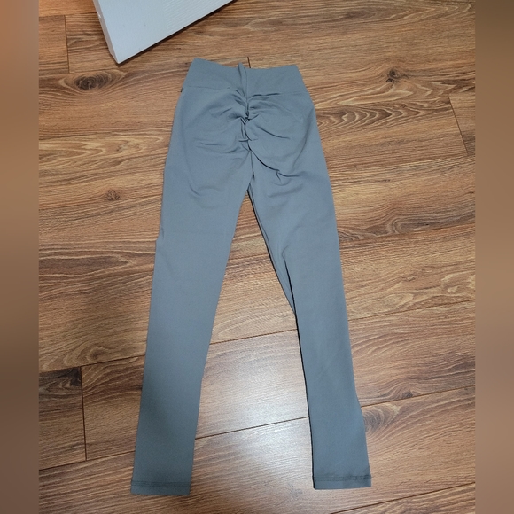 CLS Sportswear booty scrunch leggings - Picture 5 of 8